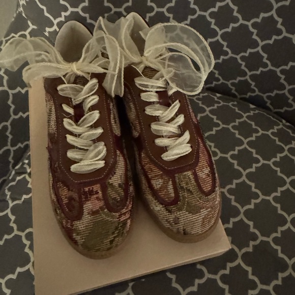 Oasis Society Shoes - Stylish Tapestry Sneakers with Ribbon Laces